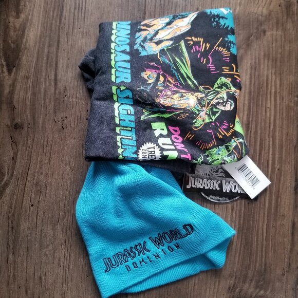 Jurassic World Long Sleeve Tshirt and hat (toque) - Picture 2 of 5